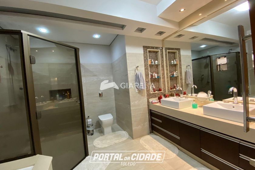 Casa &agrave; venda - 214m&sup2; - CENTRO
