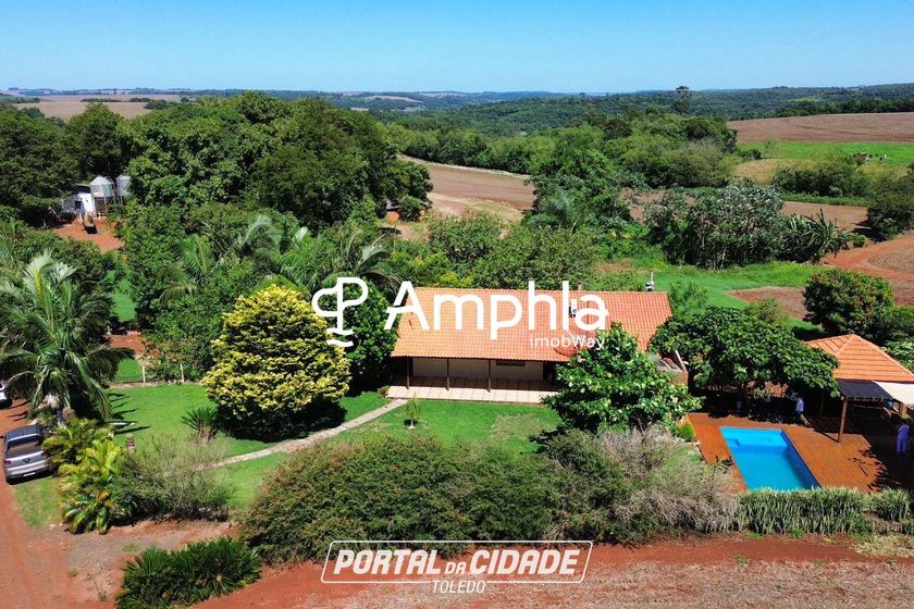 Terreno &agrave; venda - 90m&sup2; - Centro
