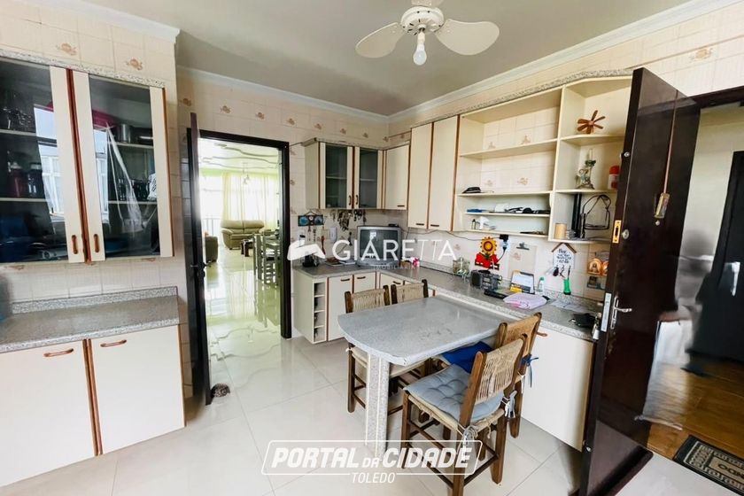 Apartamento &agrave; venda - 137m&sup2; - CENTRO
