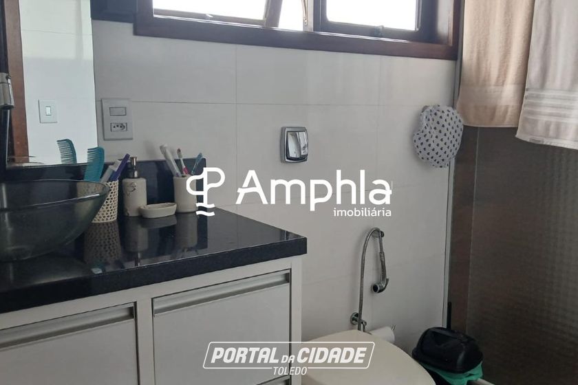 Sobrado &agrave; venda - 250m&sup2; - Recanto Tropical