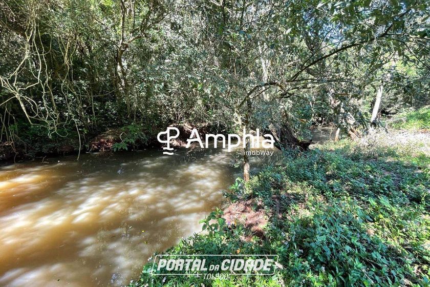 Ch&aacute;cara &agrave; venda - 4000m&sup2; - Centro