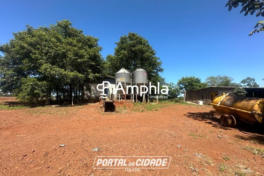 Terreno &agrave; venda - 90m&sup2; - Centro