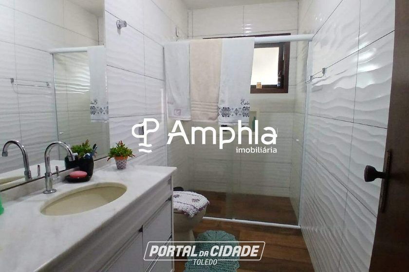 Sobrado &agrave; venda - 250m&sup2; - Recanto Tropical