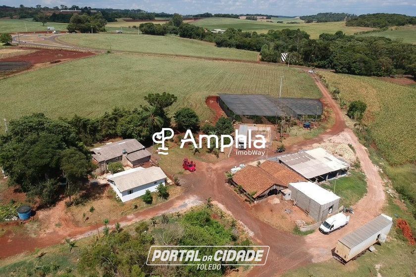 Ch&aacute;cara &agrave; venda - 70180m&sup2; - Centro