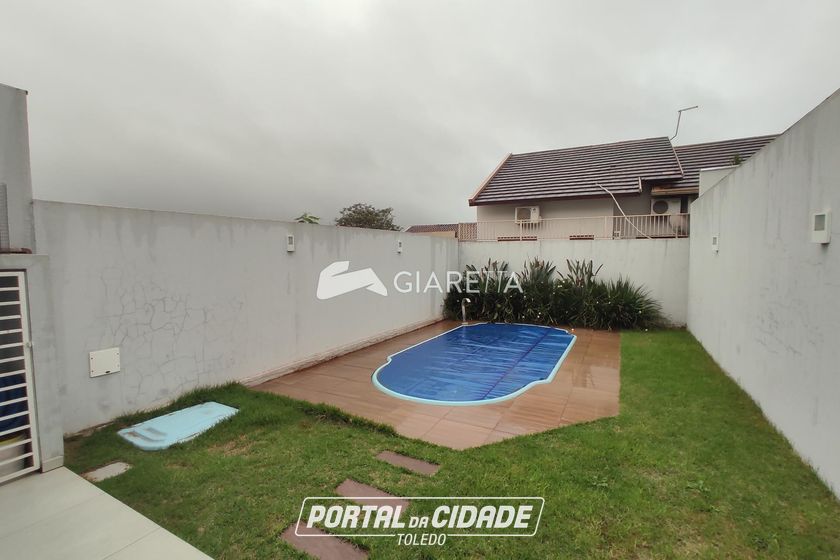 Sobrado &agrave; venda - 131m&sup2; - JARDIM PANCERA