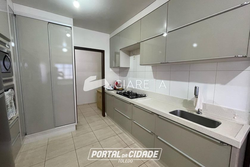 Sobrado &agrave; venda - 341m&sup2; - JARDIM LA SALLE