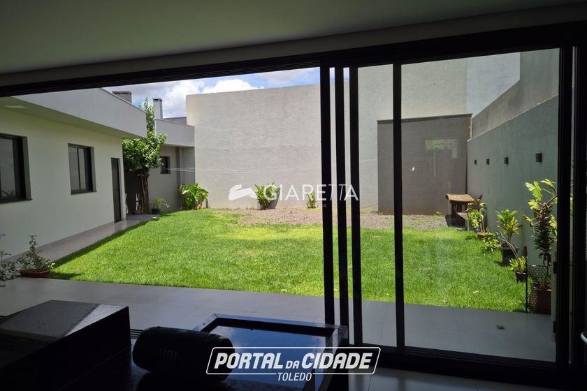 Casa &agrave; venda - 330m&sup2; - VILA INDUSTRIAL