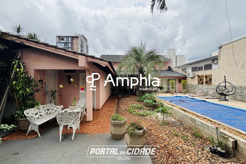 Casa &agrave; venda - 369m&sup2; - Centro