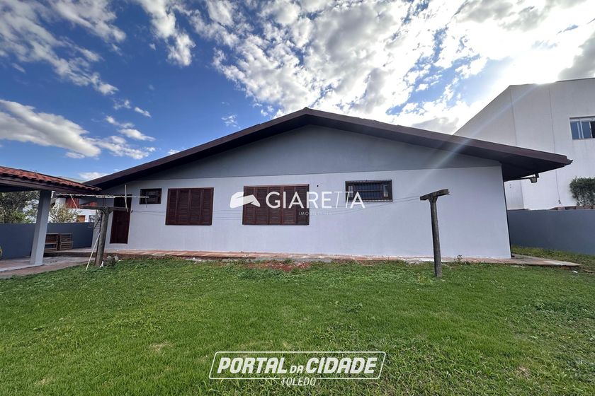 Casa &agrave; venda - 300m&sup2; - CENTRO