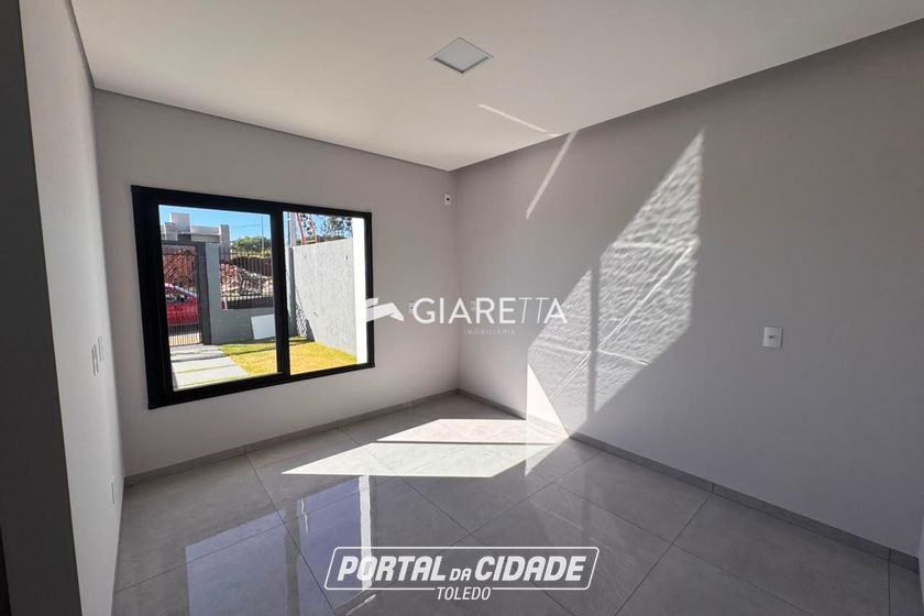 Casa &agrave; venda - 70m&sup2; - JARDIM PINHEIRINHO