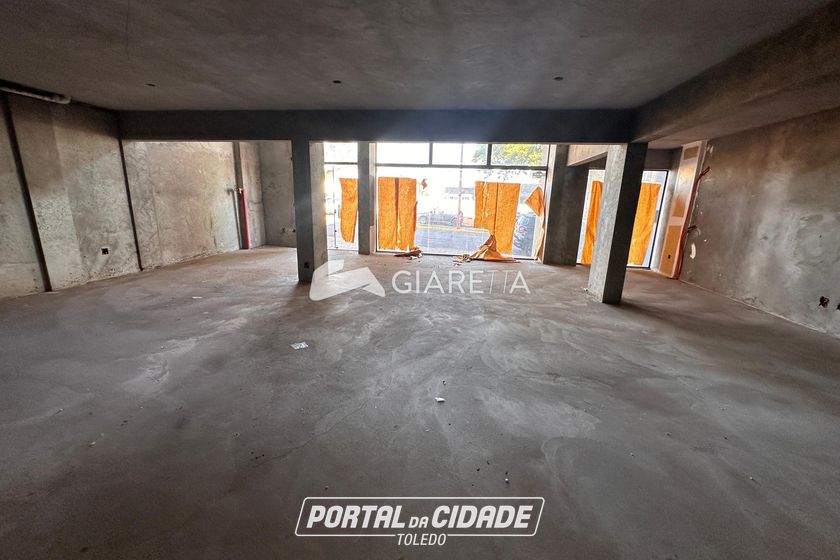 Sala Comercial &agrave; venda - 300m&sup2; - VILA OPERARIA