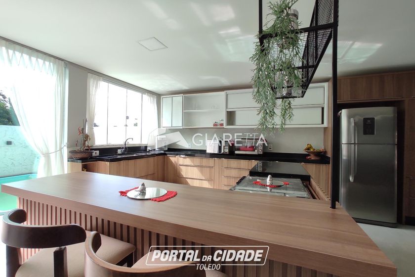 Sobrado &agrave; venda - 225m&sup2; - CENTRO