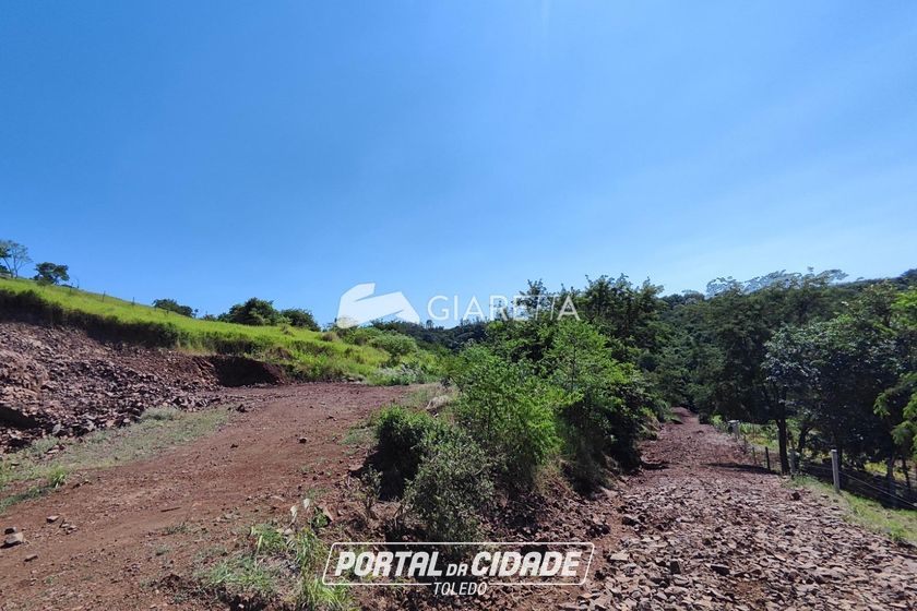 Ch&aacute;cara &agrave; venda - 20000m&sup2; - QUATRO PONTES
