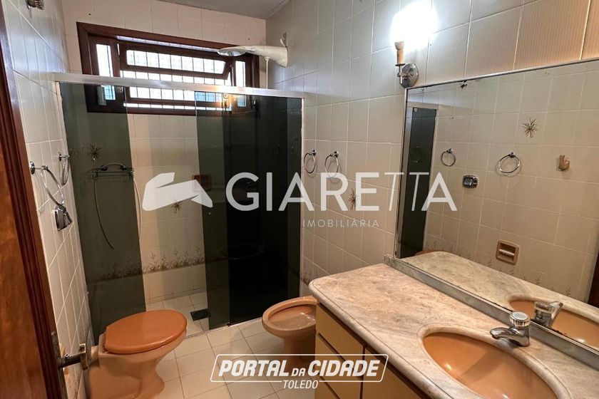 Casa &agrave; venda - 300m&sup2; - CENTRO