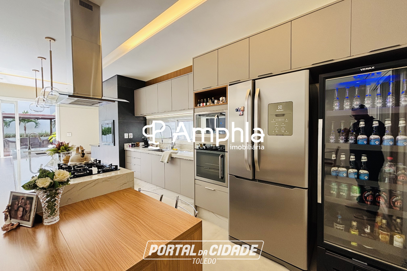 Sobrado &agrave; venda - 348m&sup2; - Maria Luiza