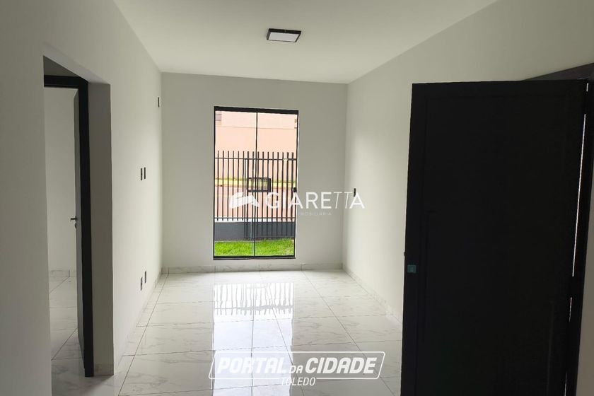 Casa &agrave; venda - 62m&sup2; - JARDIM PINHEIRINHO