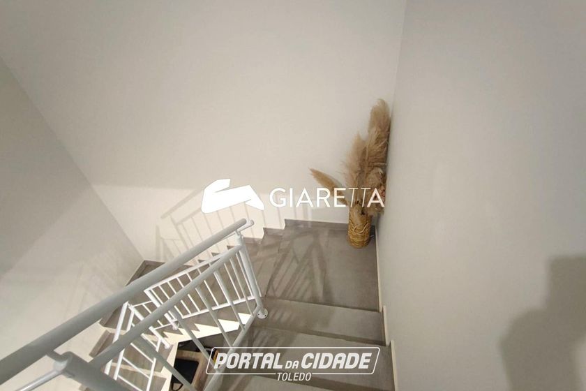 Sobrado &agrave; venda - 129m&sup2; - JARDIM PARIZOTTO