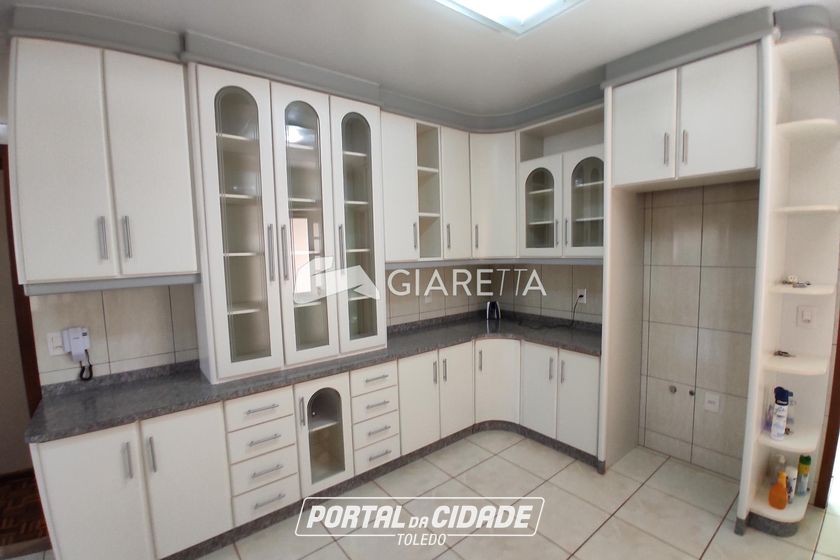 Casa &agrave; venda - 180m&sup2; - JARDIM GISELA