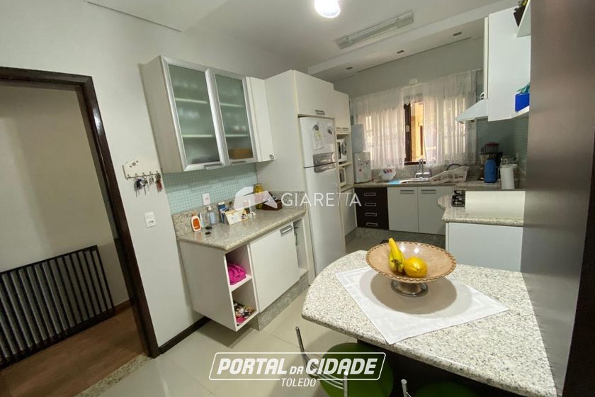 Casa &agrave; venda - 214m&sup2; - CENTRO