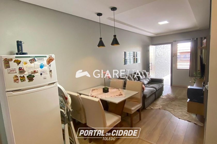 Casa &agrave; venda - 48m&sup2; - JARDIM PINHEIRINHO