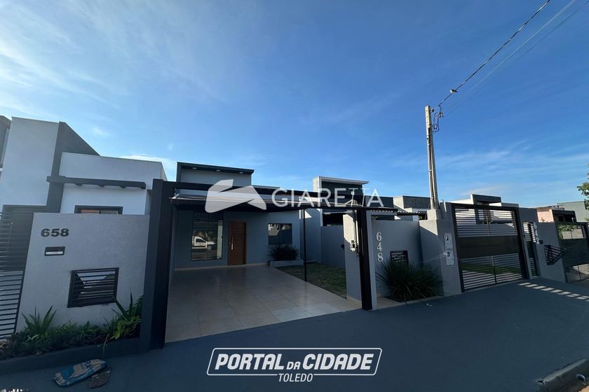 Sobrado para alugar - 115m&sup2; - JARDIM PARIZOTTO