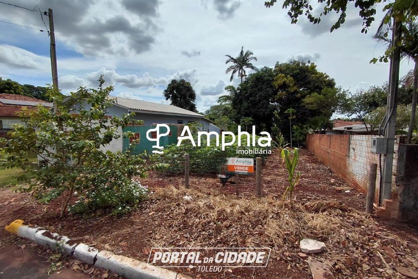 Terreno &agrave; venda - 400m&sup2; - Centro