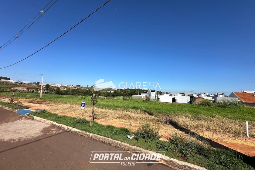 Terreno &agrave; venda - 250m&sup2; - JARDIM PINHEIRINHO