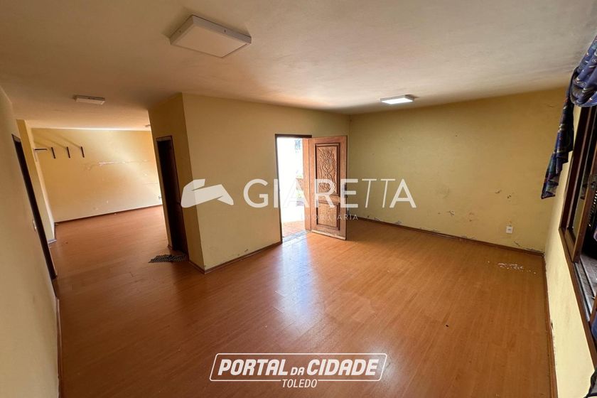 Casa &agrave; venda - 300m&sup2; - CENTRO