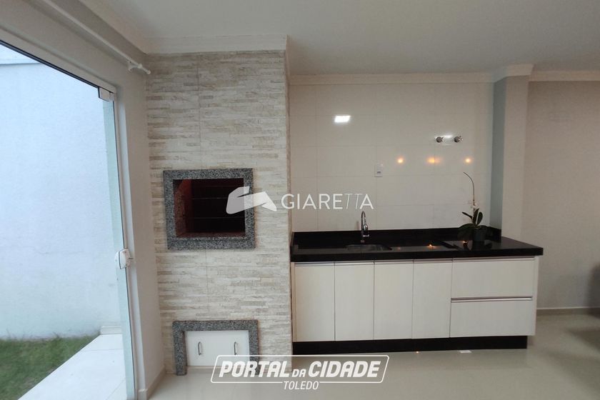 Sobrado &agrave; venda - 131m&sup2; - JARDIM PANCERA