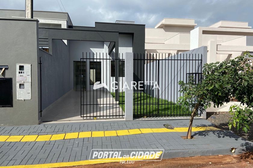 Casa para alugar - 60m&sup2; - JARDIM BRESSAN