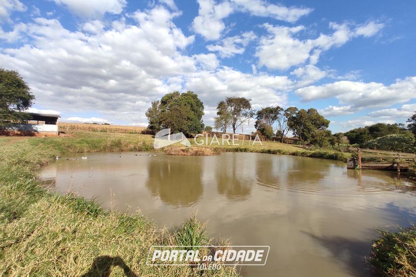 Ch&aacute;cara &agrave; venda - 920m&sup2; - ZONA RURAL