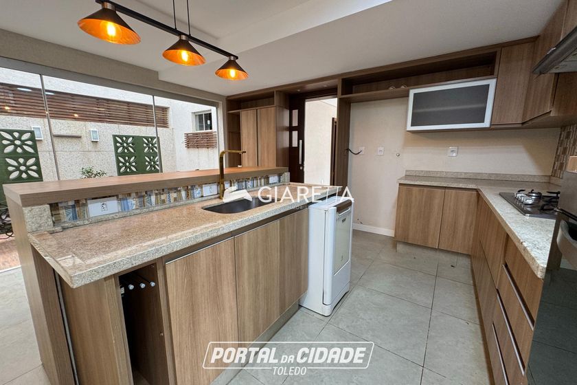 Sobrado para alugar - 322m&sup2; - JARDIM LA SALLE