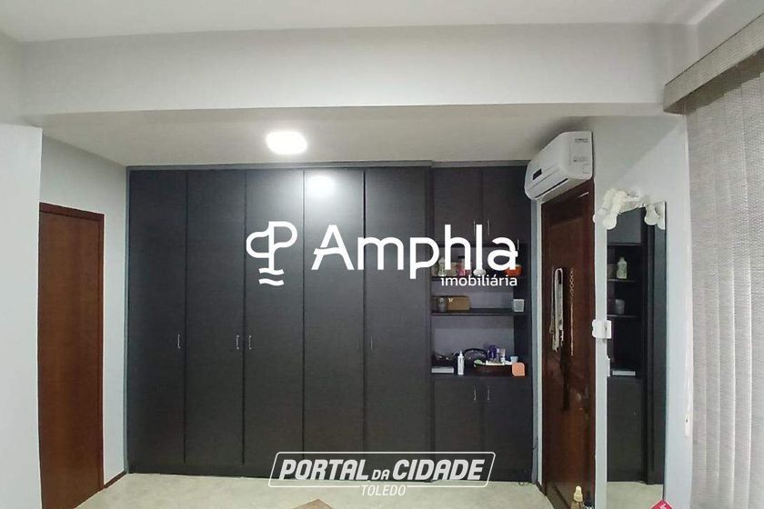 Sobrado &agrave; venda - 250m&sup2; - Recanto Tropical