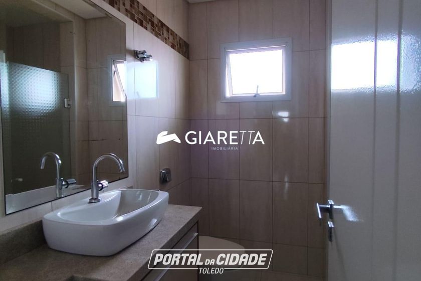 Sobrado para alugar - 147m&sup2; - JARDIM GISELA