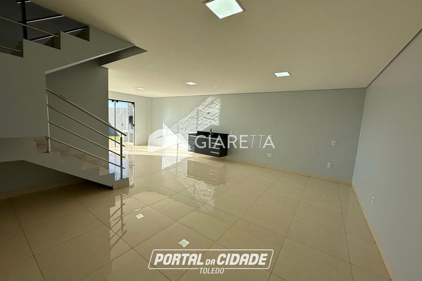 Sobrado para alugar - 115m&sup2; - JARDIM PARIZOTTO