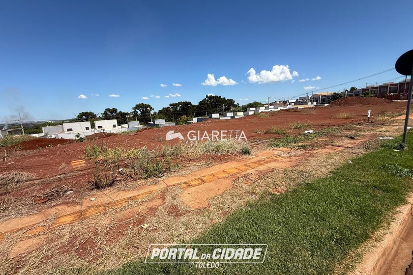 Terreno &agrave; venda - 250m&sup2; - JARDIM PANORAMA