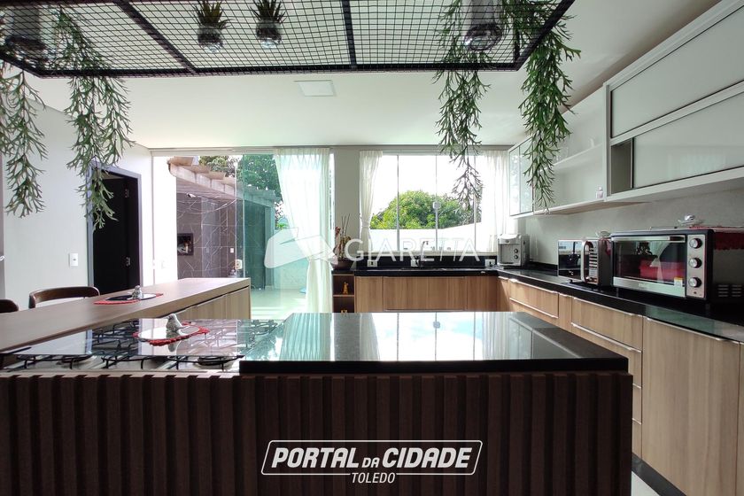 Sobrado &agrave; venda - 225m&sup2; - CENTRO