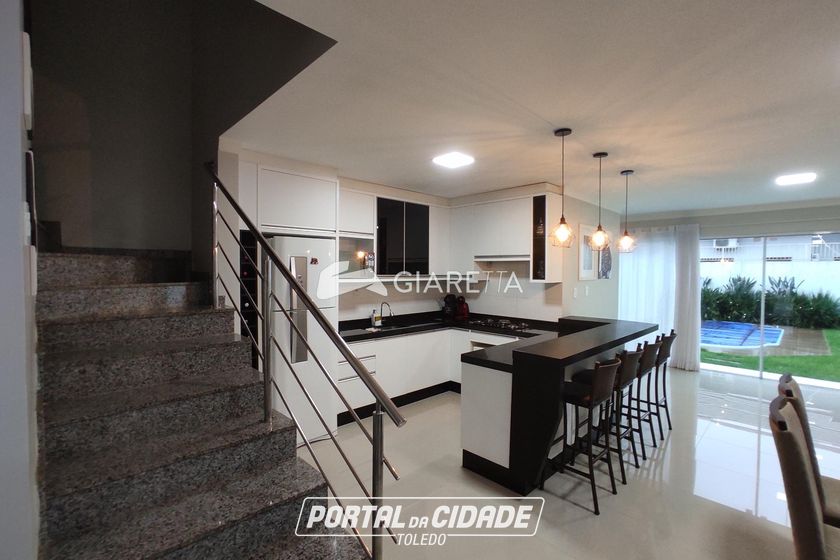 Sobrado &agrave; venda - 131m&sup2; - JARDIM PANCERA