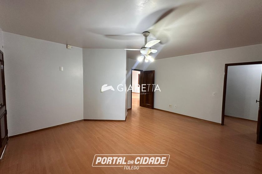 Casa &agrave; venda - 300m&sup2; - CENTRO