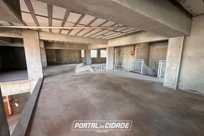 Sala Comercial &agrave; venda - 300m&sup2; - VILA OPERARIA