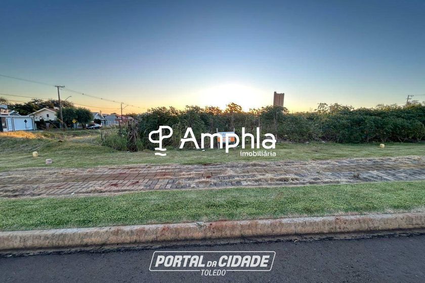 Terreno &agrave; venda - 300m&sup2; - Ana Paula