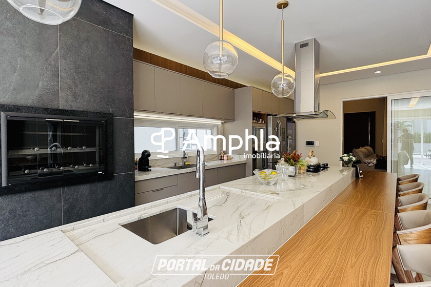 Sobrado &agrave; venda - 348m&sup2; - Maria Luiza
