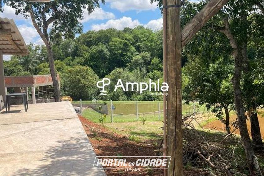 Ch&aacute;cara &agrave; venda - 4000m&sup2; - Centro