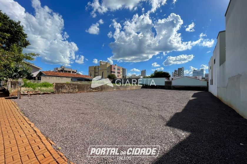 Terreno &agrave; venda - 498m&sup2; - CENTRO