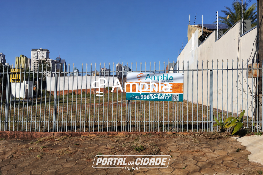 Terreno &agrave; venda - 660m&sup2; - Centro
