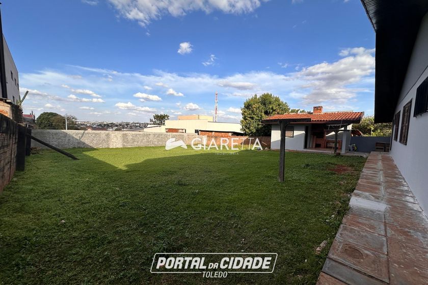 Casa para alugar - 300m&sup2; - CENTRO