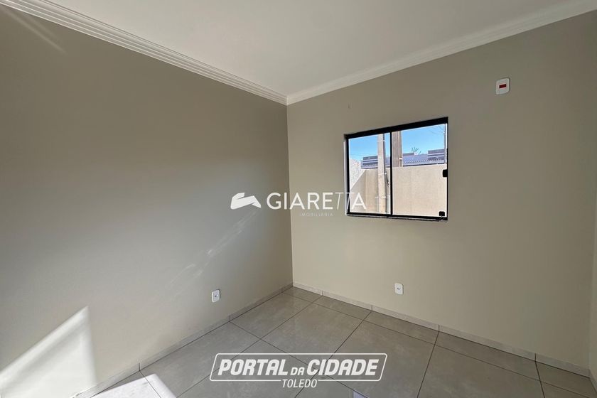 Casa &agrave; venda - 70m&sup2; - JARDIM PINHEIRINHO