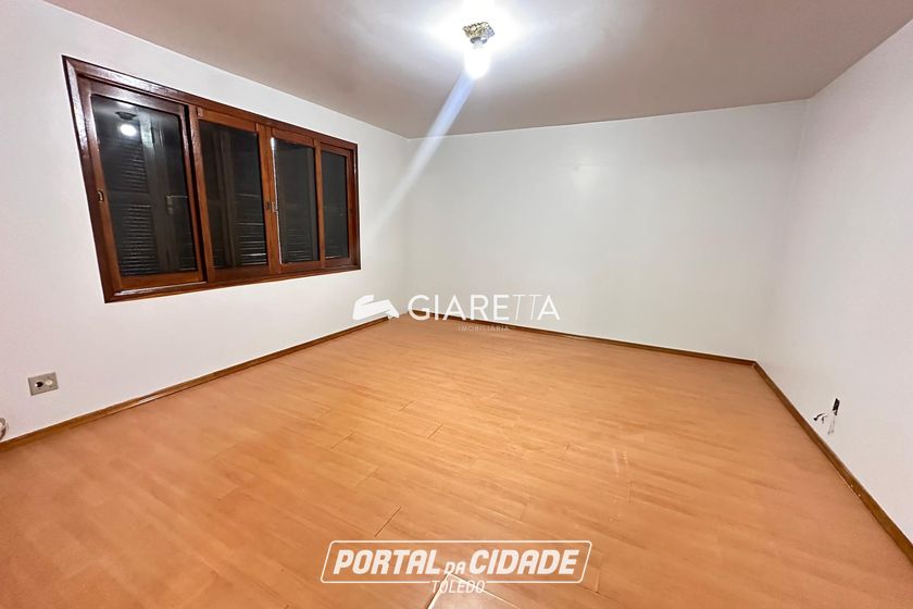 Casa &agrave; venda - 300m&sup2; - CENTRO