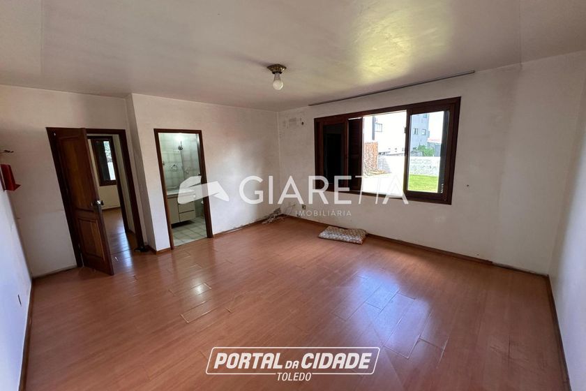 Casa &agrave; venda - 300m&sup2; - CENTRO