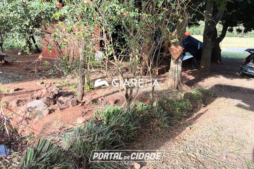 Ch&aacute;cara &agrave; venda - 48400m&sup2; - ZONA RURAL